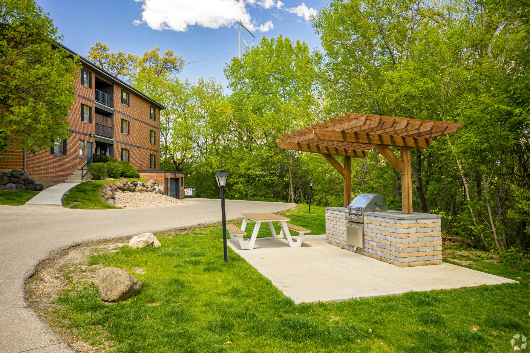 Outdoor gas and charcoal grills | Preserve West at Preserve West, Wisconsin